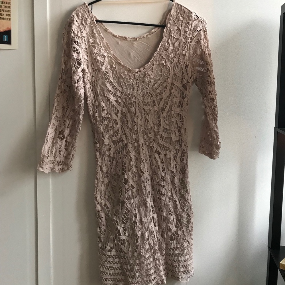 STUNNING lace dress perfect for spring!